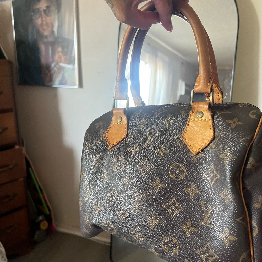 Louis Vuitton - Picture 5 of 6